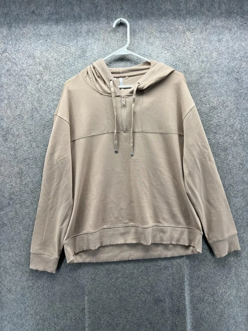 Travis Mathew Hoodie Mens XL Beige 1/4 Zip Pullover Jersey Hooded Sweatshirt